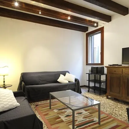 Caerano Di San Marco Sleeps 6 Air Con Lejlighed