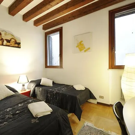 Caerano Di San Marco Sleeps 6 Air Con Lejlighed *