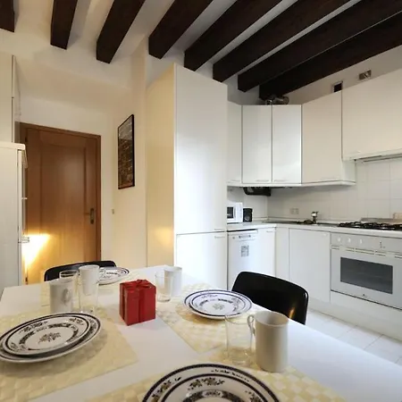 Caerano Di San Marco Sleeps 6 Air Con