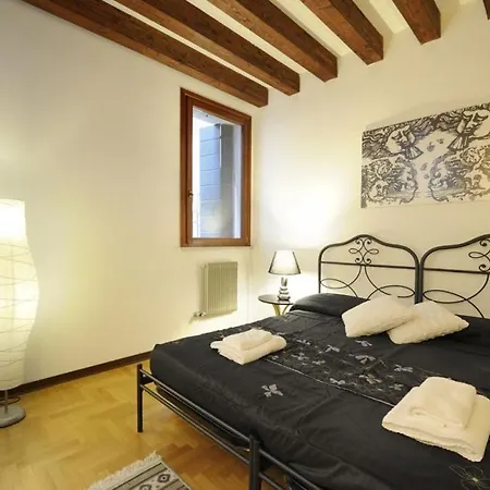 Lejlighed Caerano Di San Marco Sleeps 6 Air Con