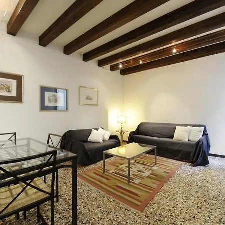 Caerano Di San Marco Sleeps 6 Air Con