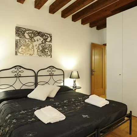 Lejlighed Caerano Di San Marco Sleeps 6 Air Con