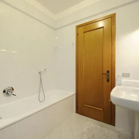 Caerano Di San Marco Sleeps 6 Air Con